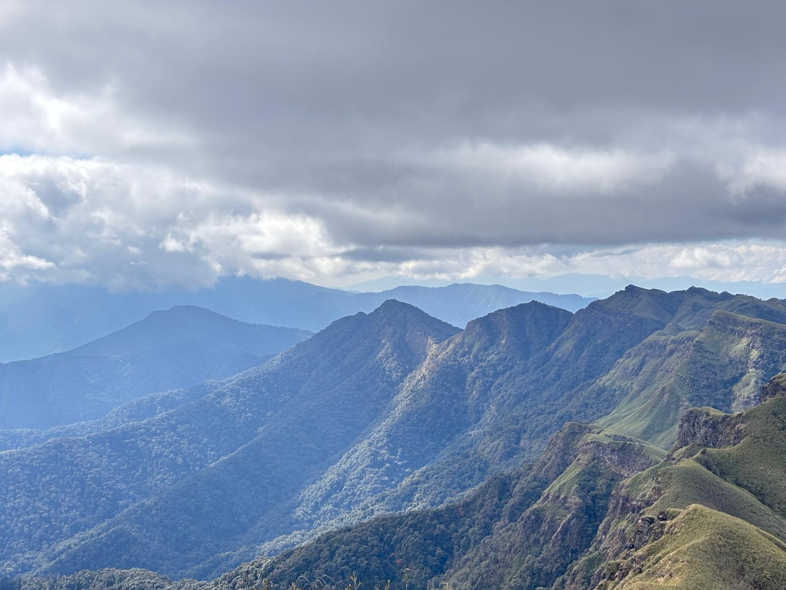 Folded ridgelines receding into the distance, seen on the climb to Mt. Tempü